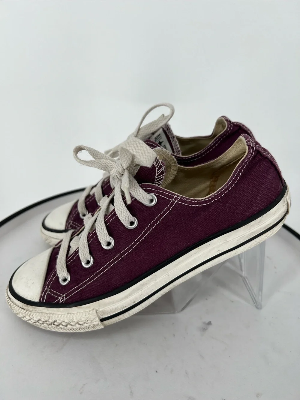 Converse‎ Chuck Taylor All Stars Kids Low Top Sneakers in Plum with White Laces